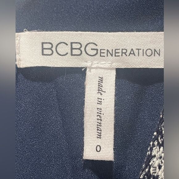 BCBGeneration size 0 blue patterned romper - Picture 4 of 5